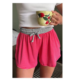 Short côtelé décontracté à taille élastique et rayures roses contrastées