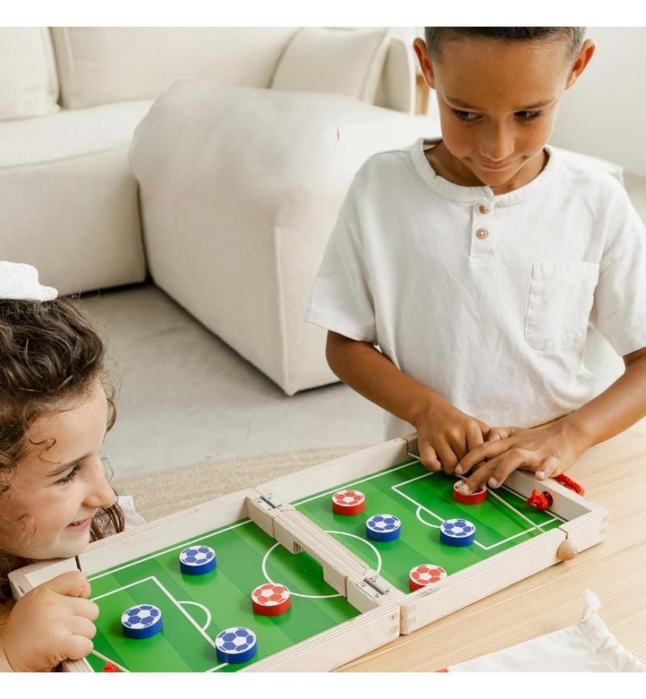 Fussball-Tor mit 10 Pucks – 60 x 39 x H 5,5 cm – FSC-zertifiziertes Holz