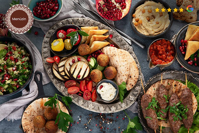 Orientalische Mezzeplatte mit Fleisch oder vegetarisch