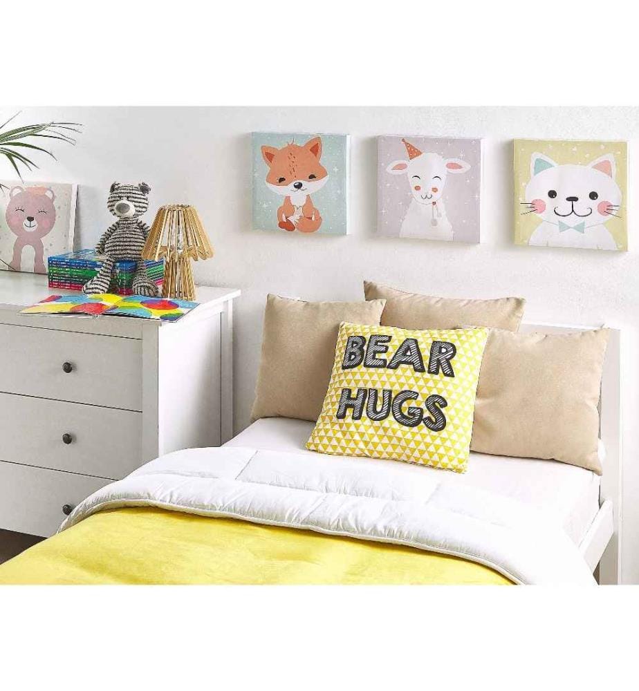 Coussin ou Oreiller Fun Jaune Avec Texte Bear Hugs pour Enfants ou Ados Parfait Pour Chambre de Style Moderne ou Scandinave