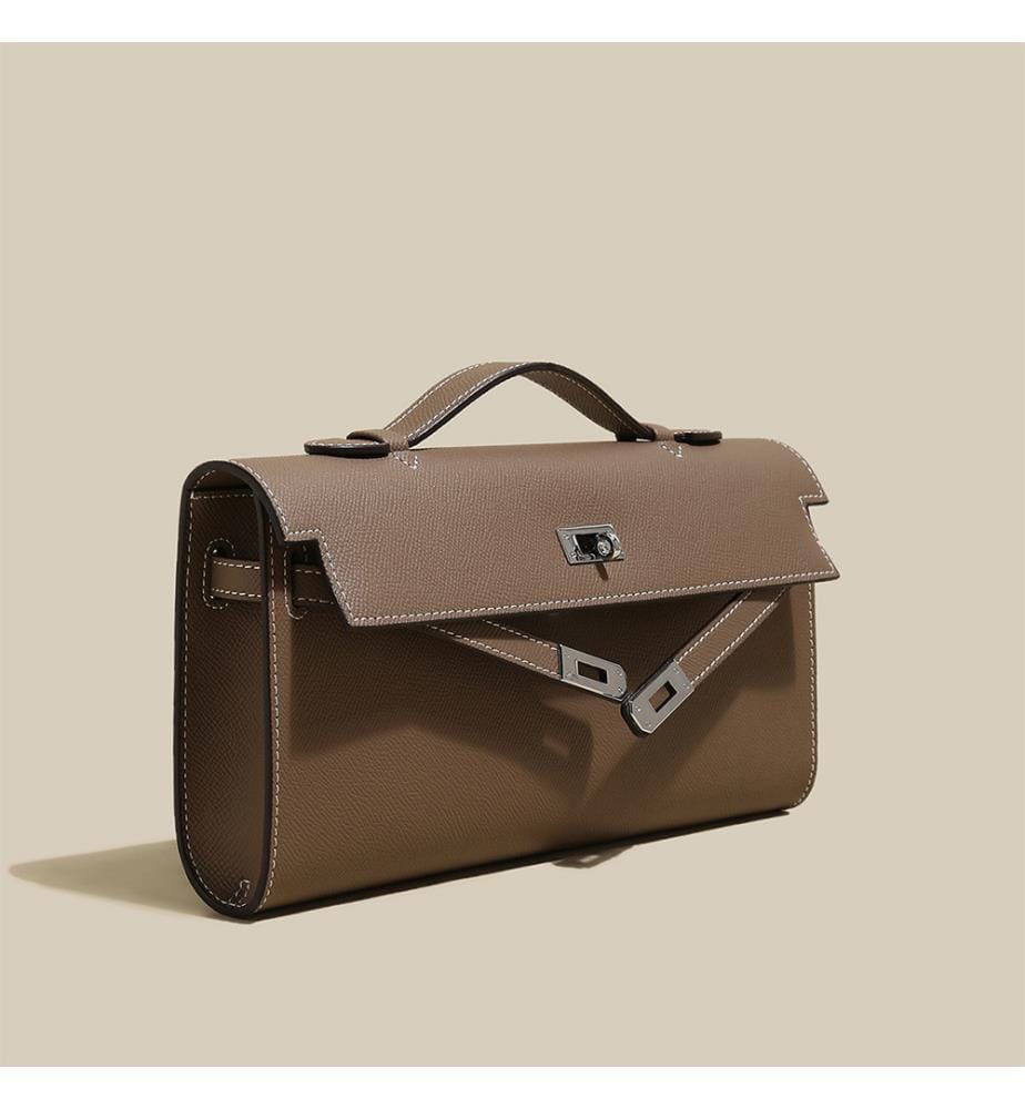 Strukturierte Clutch aus Saffiano-Leder - Taupe