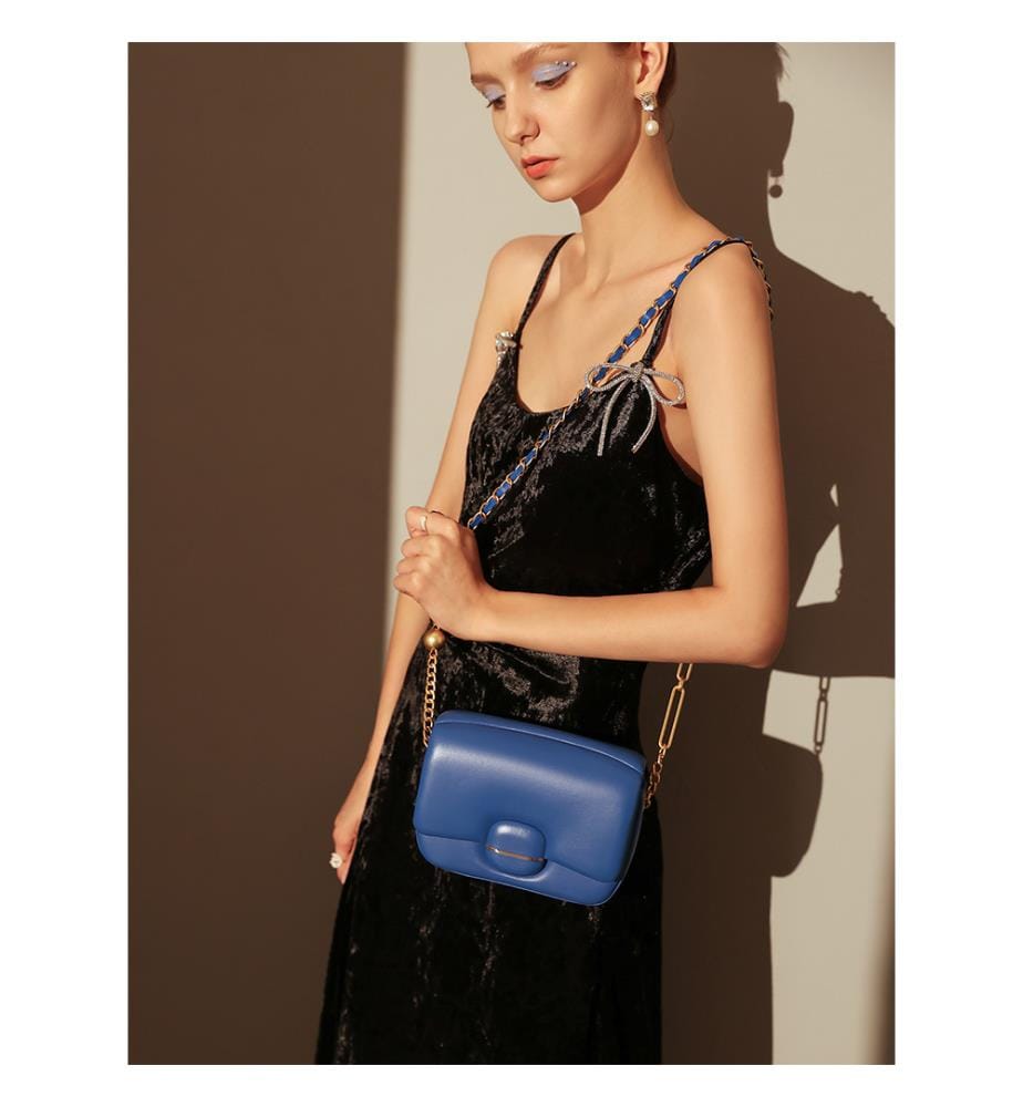 Strukturierte Schnallentasche - Saphir