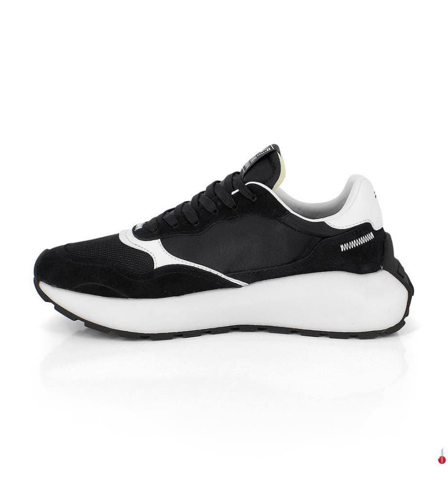 Sneaker – Schwarz