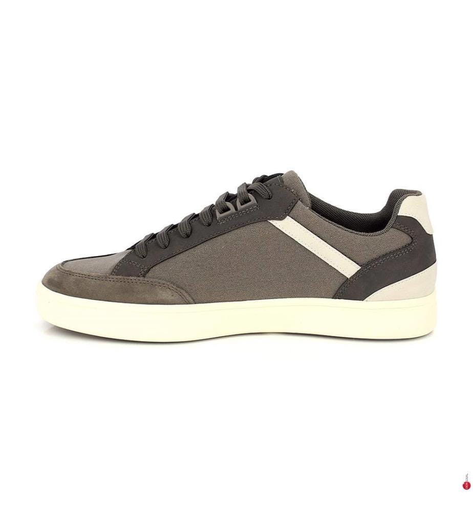 Sneakers – Grau