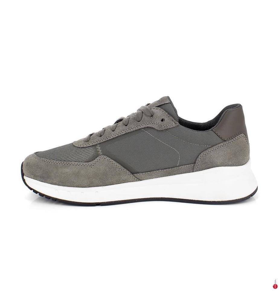 Sneaker – Grau