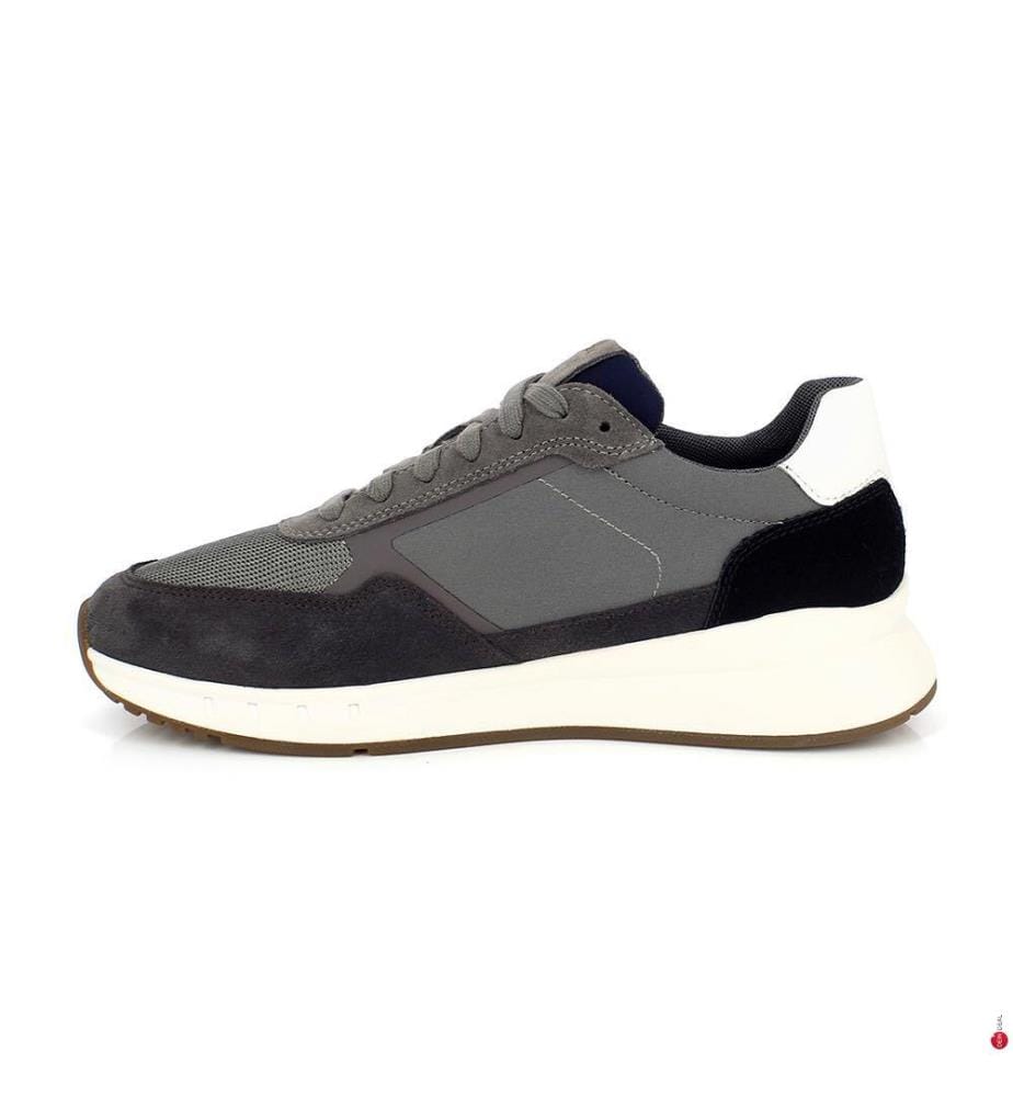 Sneakers – Grau