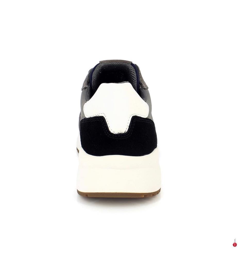 Sneakers – Grau