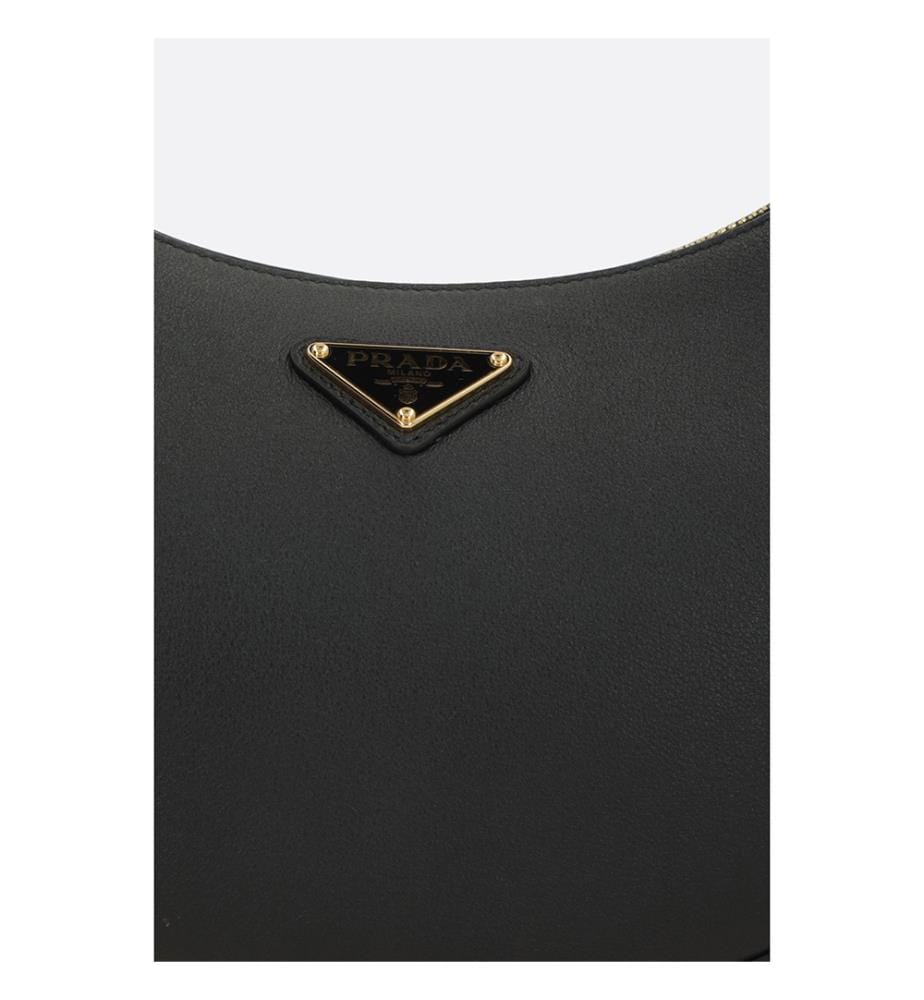 Mittelgrosse Arqué-Schultertasche aus weichem Leder - Schwarz