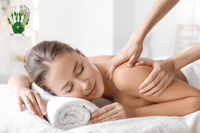 Ganzheitliche Massage für Beine und Hüfte
