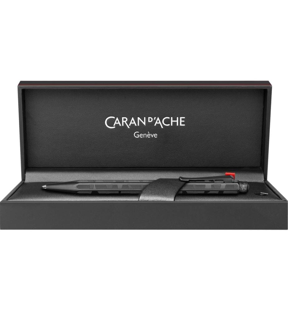CARAN D'ACHE - Stylo bille Ecridor Black Lines moyen (M), Noir