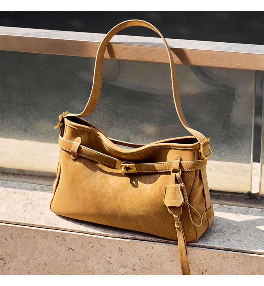 Luxe Fortune Chime Schultertasche - Kamel