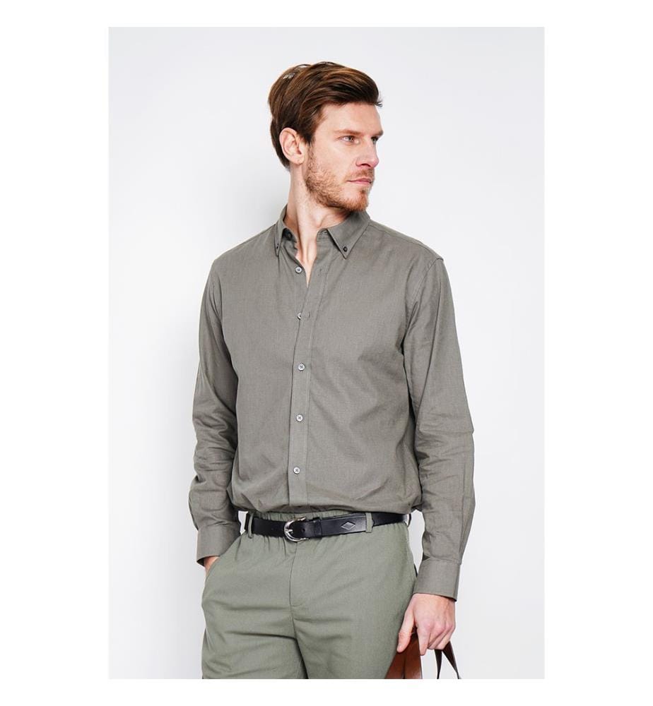Hemd mit geradem Schnitt, klassischem Kragen und abgerundeter Manschette - Khaki