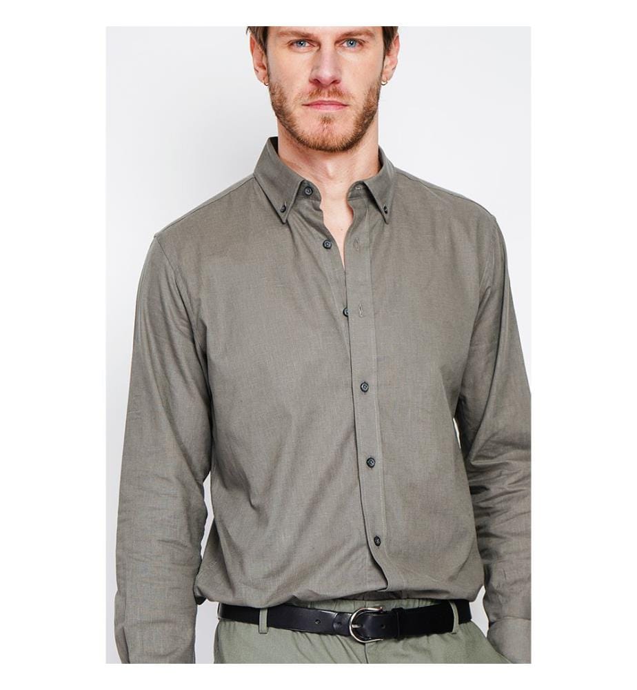 Hemd mit geradem Schnitt, klassischem Kragen und abgerundeter Manschette - Khaki