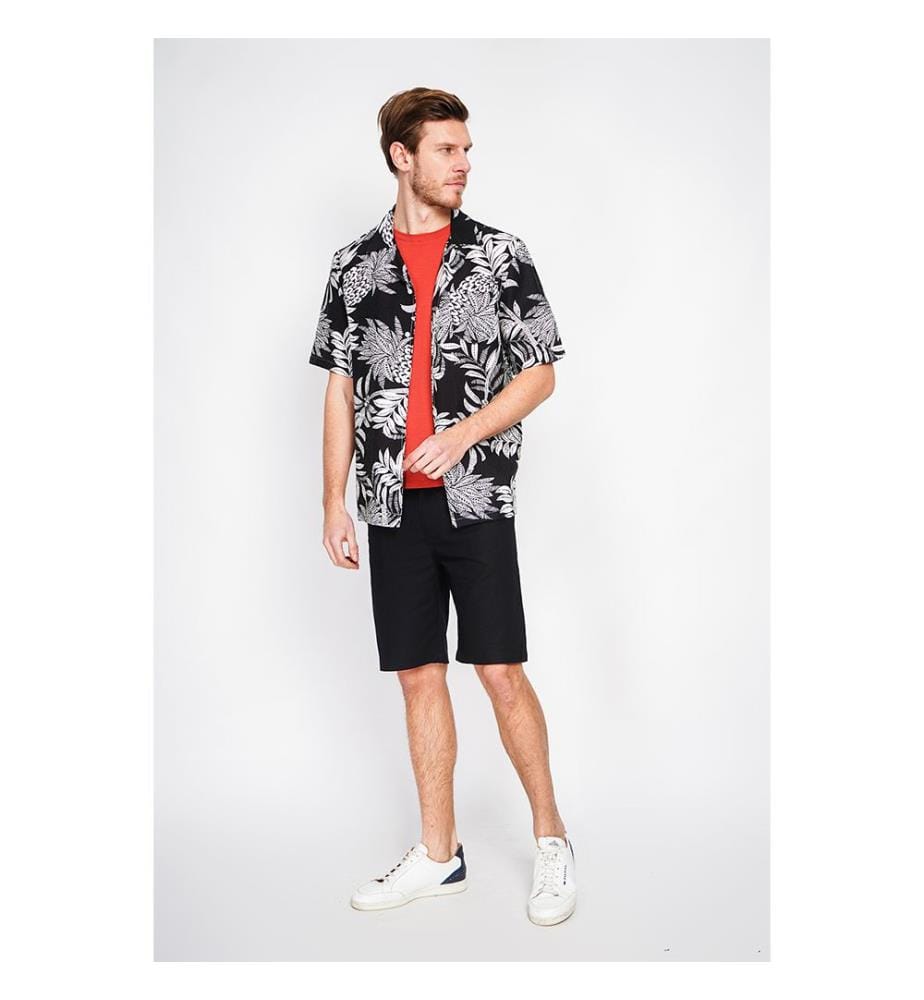 Hawaiihemd mit kurzen Ärmeln, vorne geknöpft, mit Brusttasche - Schwarz