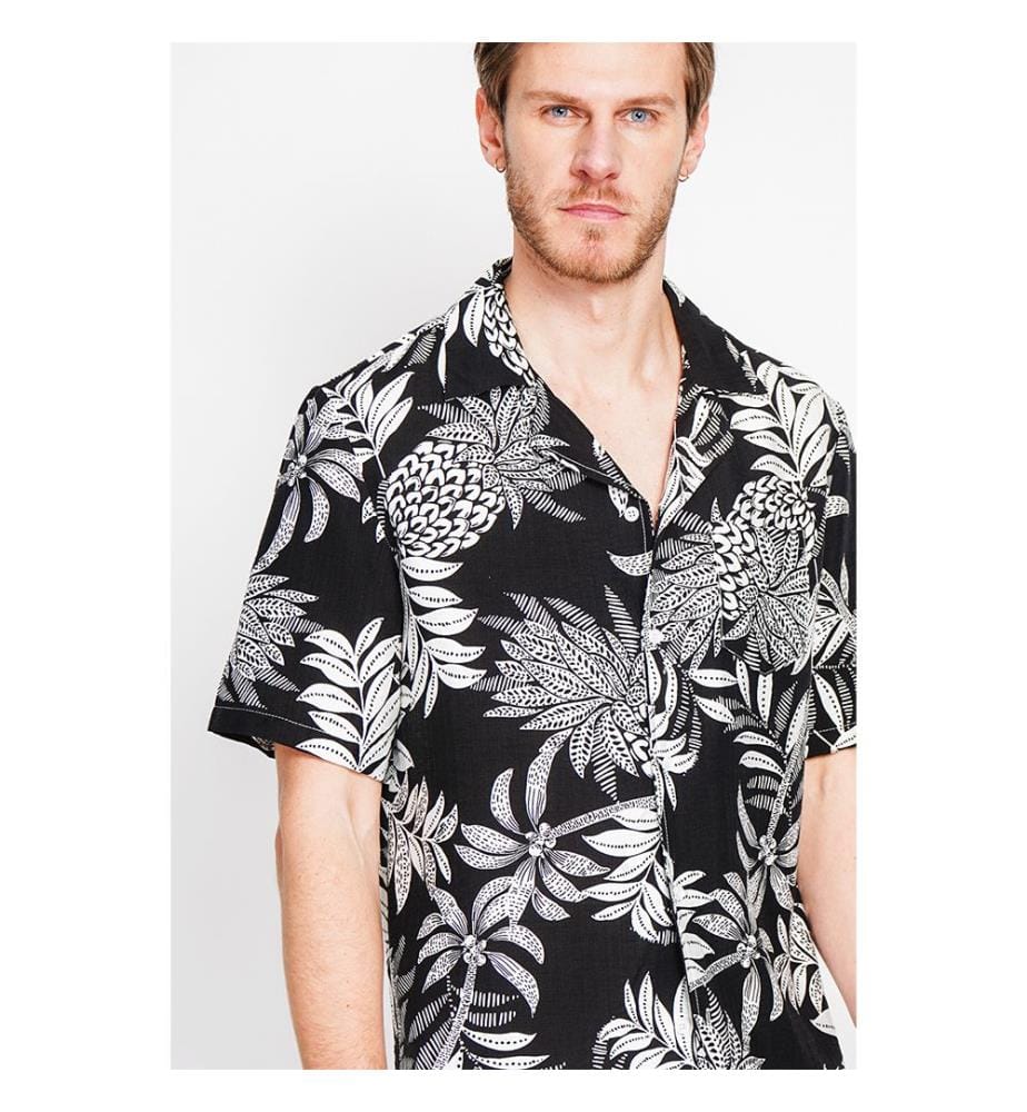 Hawaiihemd mit kurzen Ärmeln, vorne geknöpft, mit Brusttasche - Schwarz