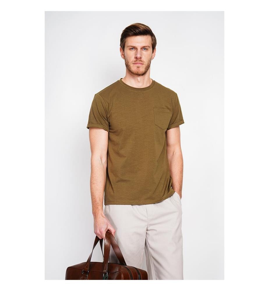 T-Shirt mit Rundhalsausschnitt, kurzen Ärmeln und aufgesetzter Brusttasche - Hell Khaki