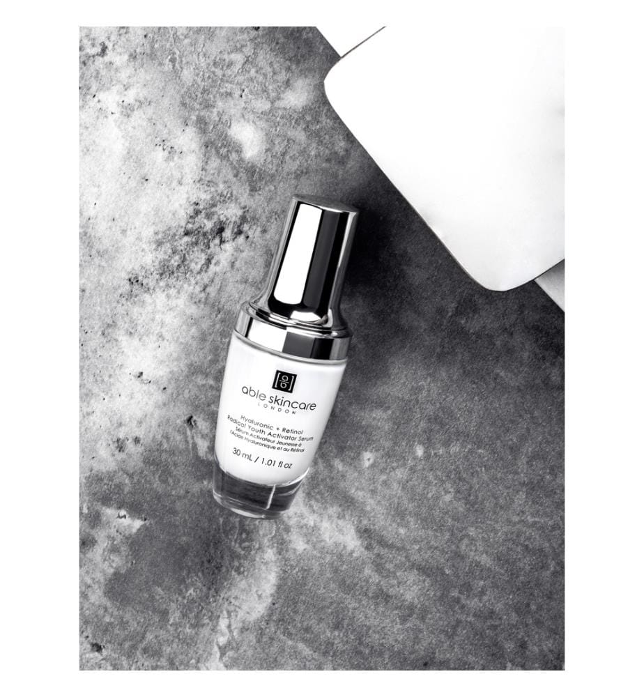 Jugendlichkeit aktivierendes Serum mit Hyaluronsäure und Retinol - 30 ml