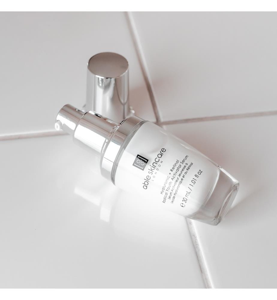 Jugendlichkeit aktivierendes Serum mit Hyaluronsäure und Retinol - 30 ml