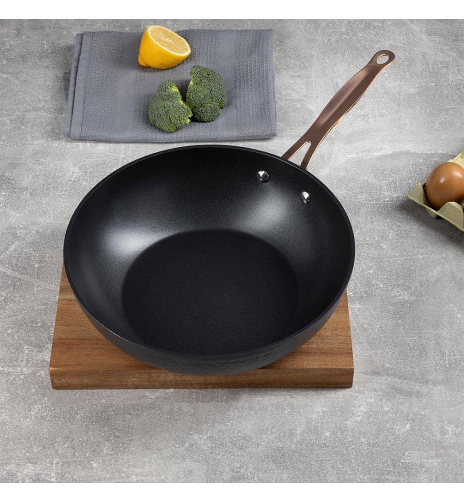 Bergner-Wok aus Kupfer, Ø 28 × 7,8 cm, aus mattschwarzem geschmiedetem Aluminium","detected_source_language":"FR