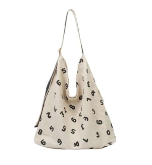 Sac fourre-tout hobo oversize en ramie naturelle, avec imprimé de chiffres et bandoulière en cuir - Ivoire
