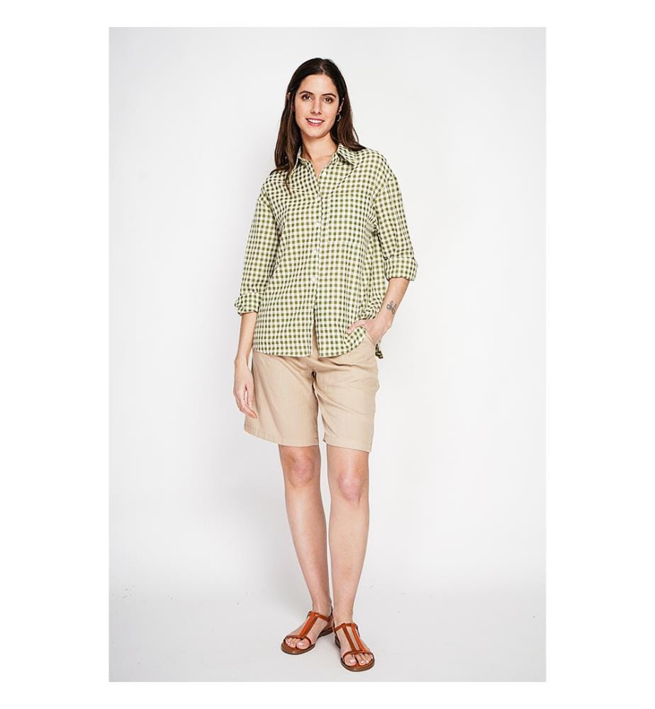Camicia lunga oversize con taschino sul petto, maniche lunghe, a quadri - Cachi chiaro