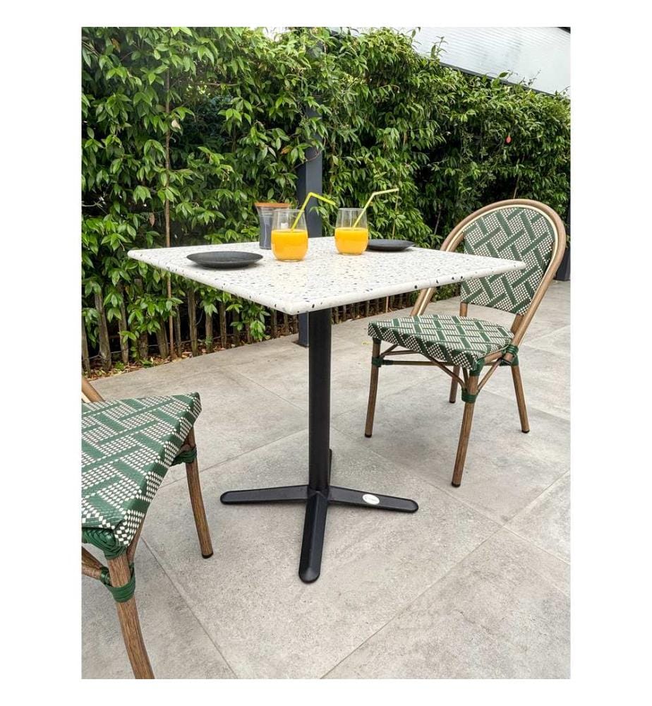 Ensemble table de jardin BISTRO (70x70 cm) en acier noir avec plateau terrazzo blanc et 2 fauteuils BISTRO empilables - VERT