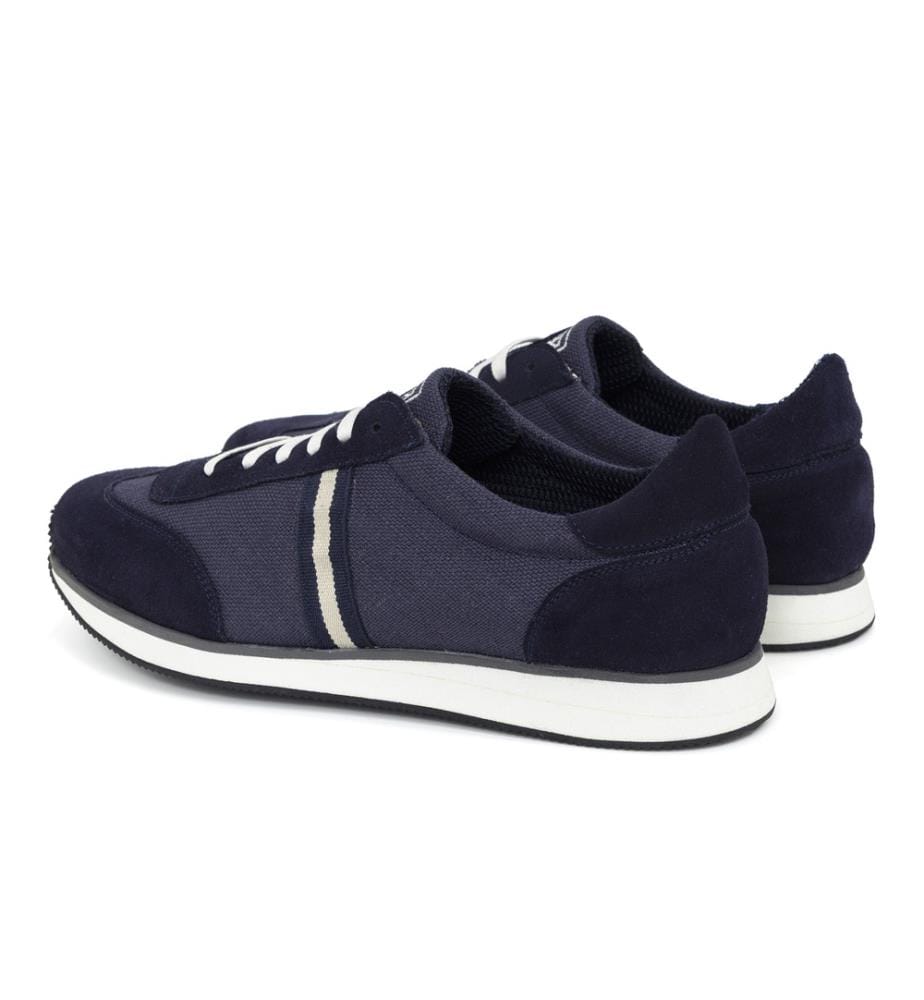 Sneakers aus blauem Wildleder