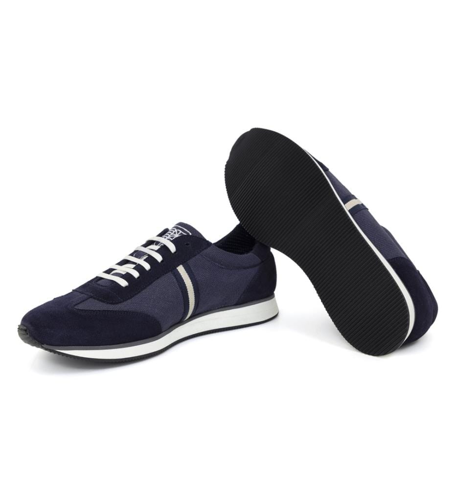 Sneakers aus blauem Wildleder
