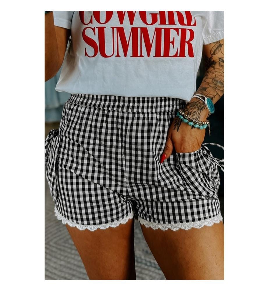 Short noir à carreaux vichy avec bordure en dentelle et poches kangourou