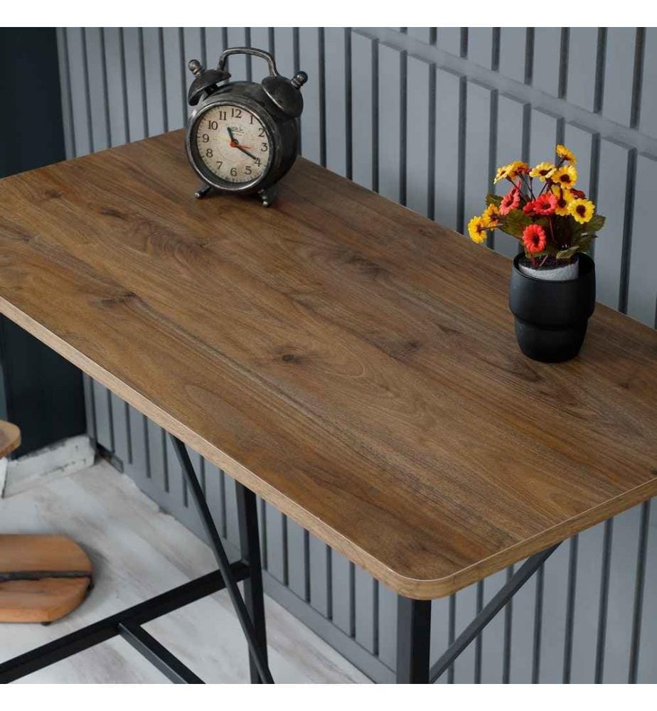 Bartisch – Nussbaum und Schwarz