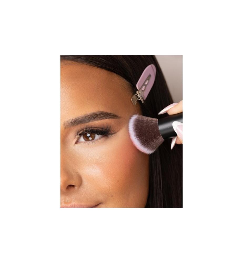Brushworks Blush Brush Biseautée, poils synthétiques