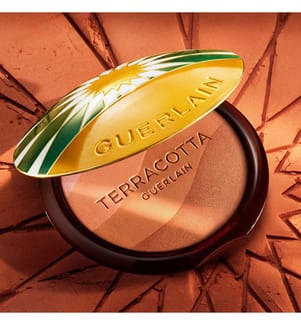 Terracotta Summer Glow Puder für einen strahlenden Teint #03 Mittelgold – 10 g","detected_source_language":"FR