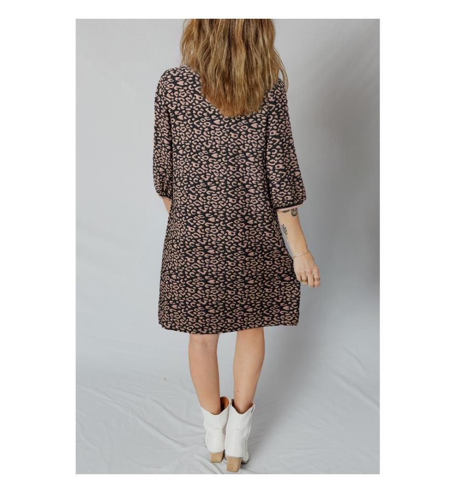 Robe courte droite noire à manches bouffantes et imprimé léopard