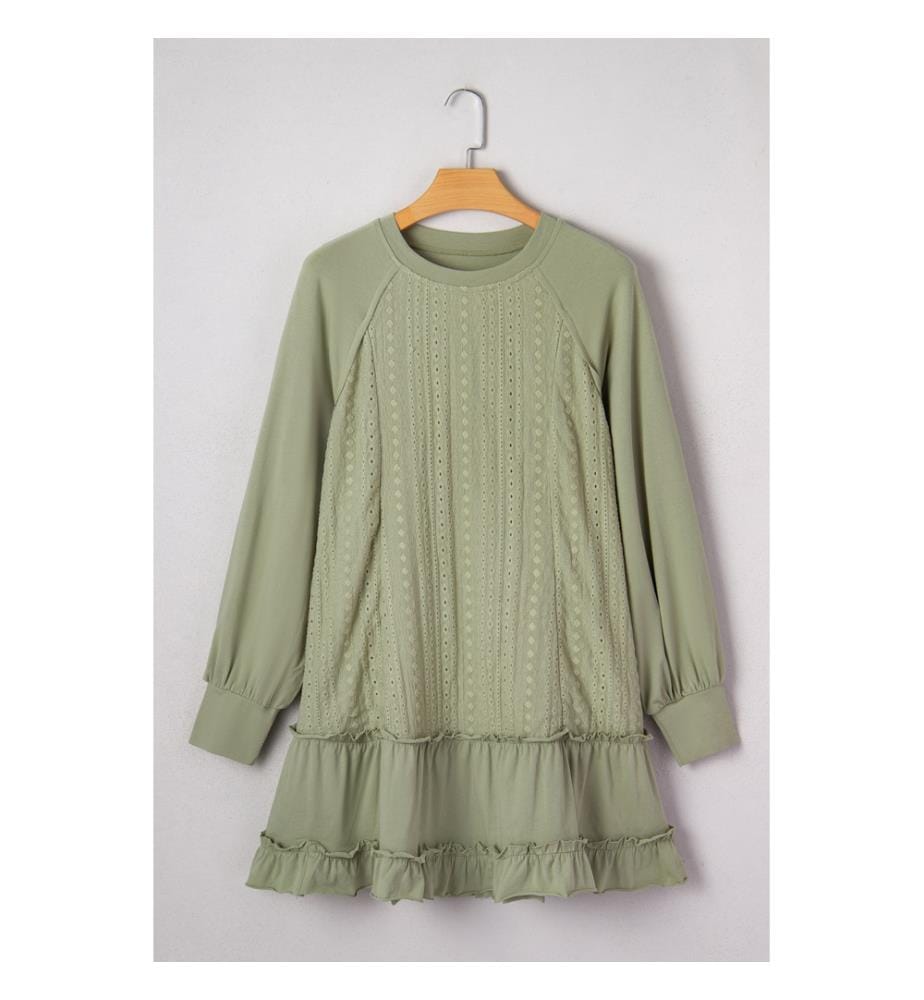 Kurzes Kleid mit langen Ärmeln aus lorbeergrünem Jacquard mit Rüschen