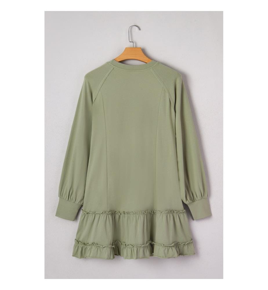 Kurzes Kleid mit langen Ärmeln aus lorbeergrünem Jacquard mit Rüschen