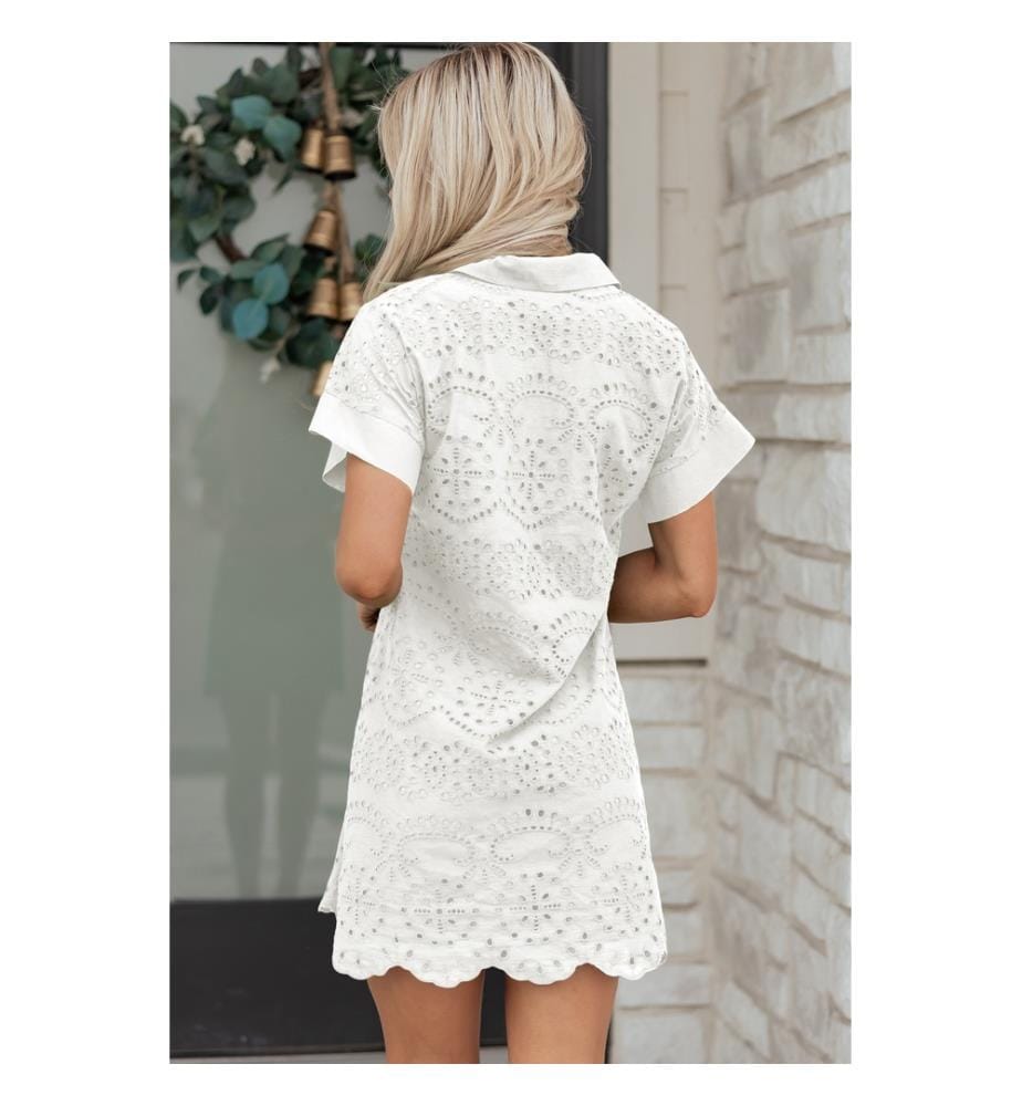 Robe courte T-shirt blanche unie brodée à oeillets