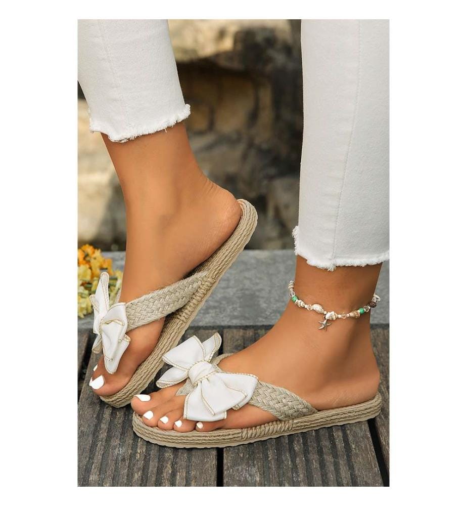 Straw Flip-Flops with a Bow - White