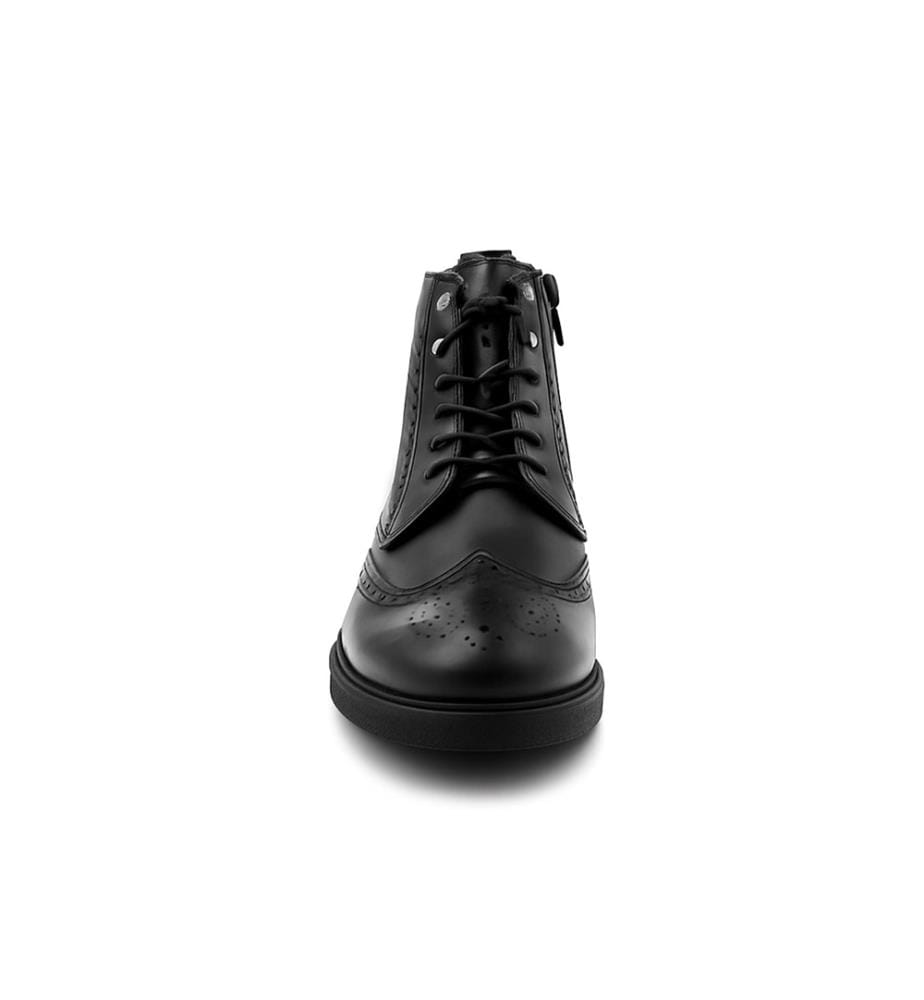 Schwarzer Lederstiefel