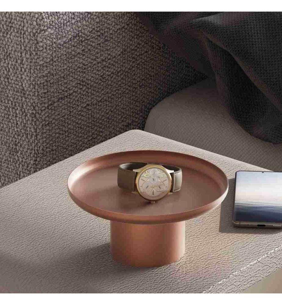 Dekoratives Accessoire aus Metall – kupferfarben