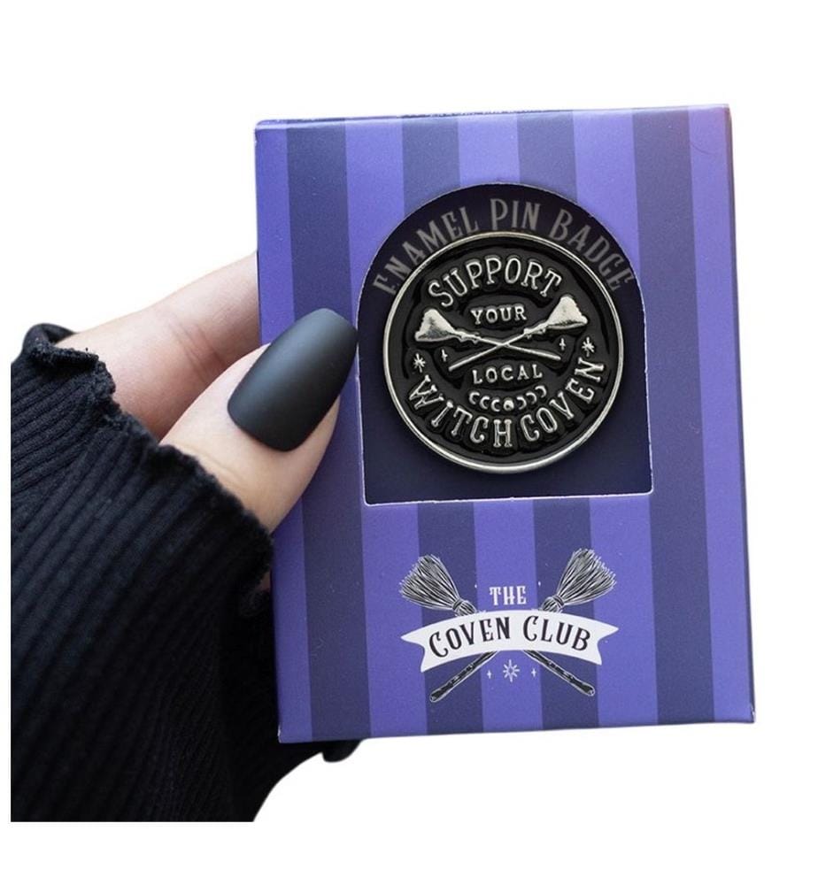 Something DifferentThe Coven Club Smalto A Spilla Distintivo