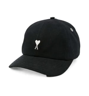 „Quota Ami De Coeur“ – Schwarze Stickkappe – Schwarz