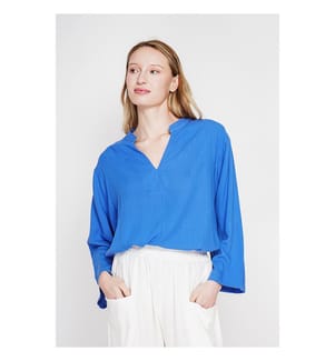 Locker geschnittene Bluse mit V-Ausschnitt im Polo-Stil mit kurzen Ärmeln - Azur