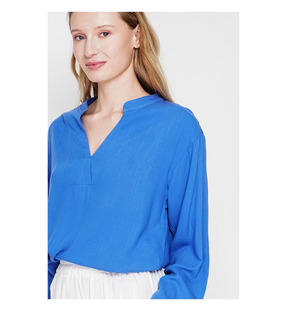 Locker geschnittene Bluse mit V-Ausschnitt im Polo-Stil mit kurzen Ärmeln - Azur