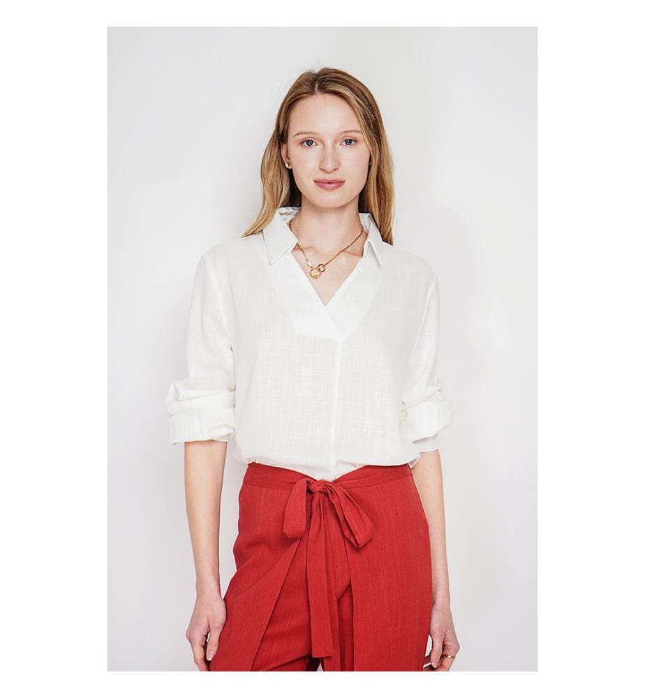 Bluse mit ausgestelltem Hemdkragen und langen Ärmeln - Weiss