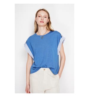 T-shirt - Blaue Jeans