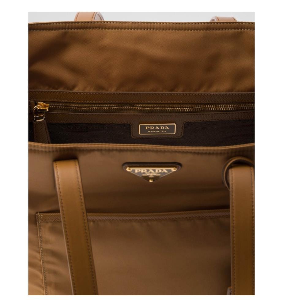 Borsa Tote media in nylon e pelle saffiano Re-Edition 1978 - Brandy