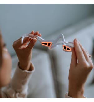 IllumiEyes Therapy Augenmassagegerät - Blush