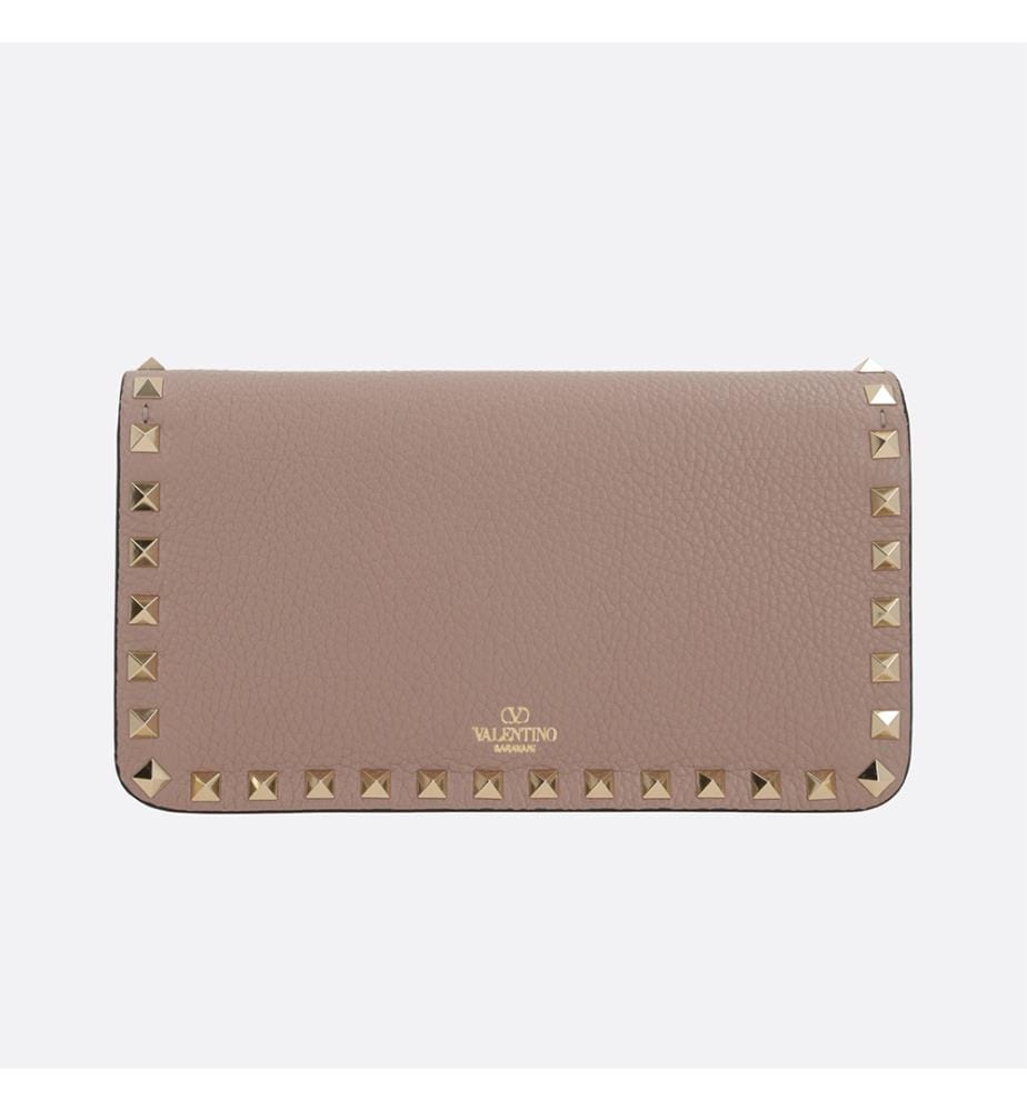 Rockstud-Geldbörse aus genarbtem Leder mit Kette – Poudre