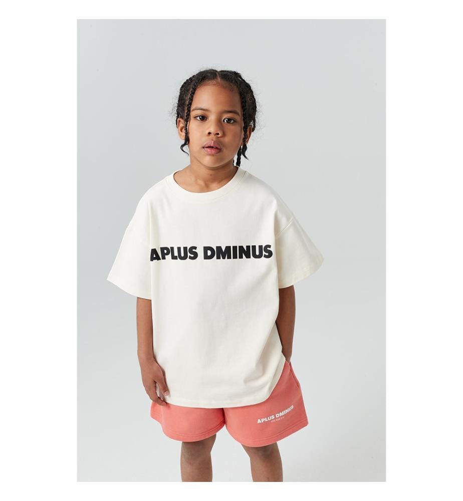 T-Shirt mit kantigem Logo – Weiss