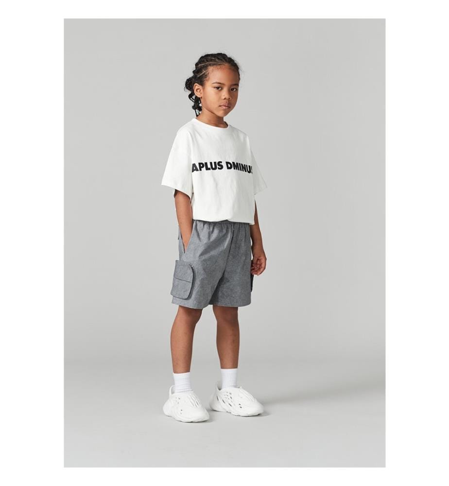 T-Shirt mit kantigem Logo – Weiss